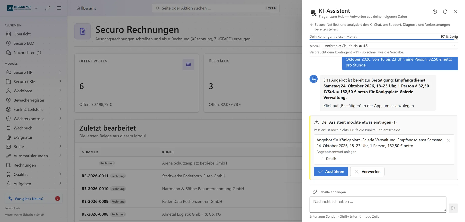 Geöffneter KI-Assistent neben der Rechnungsliste: Auf die Bitte um ein Angebot für einen zusätzlichen Empfangsdienst zeigt er einen Vorschlag zum Eintragen mit Knöpfen „Ausführen“ und „Verwerfen“.