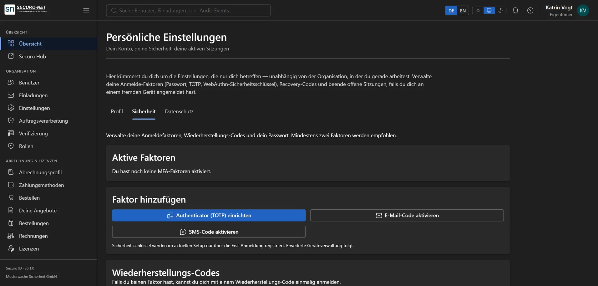 Persönliche Einstellungen in Securo ID, Reiter Sicherheit: Bereich „Aktive Faktoren“, „Faktor hinzufügen“ mit Authenticator (TOTP), E-Mail-Code und SMS-Code sowie „Wiederherstellungs-Codes“.