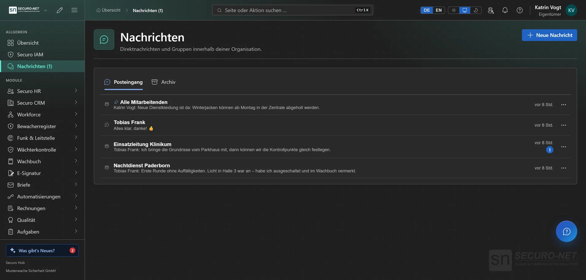 Nachrichten-Postfach mit Gruppen und einer Direktnachricht, ungelesene Nachrichten hervorgehoben.