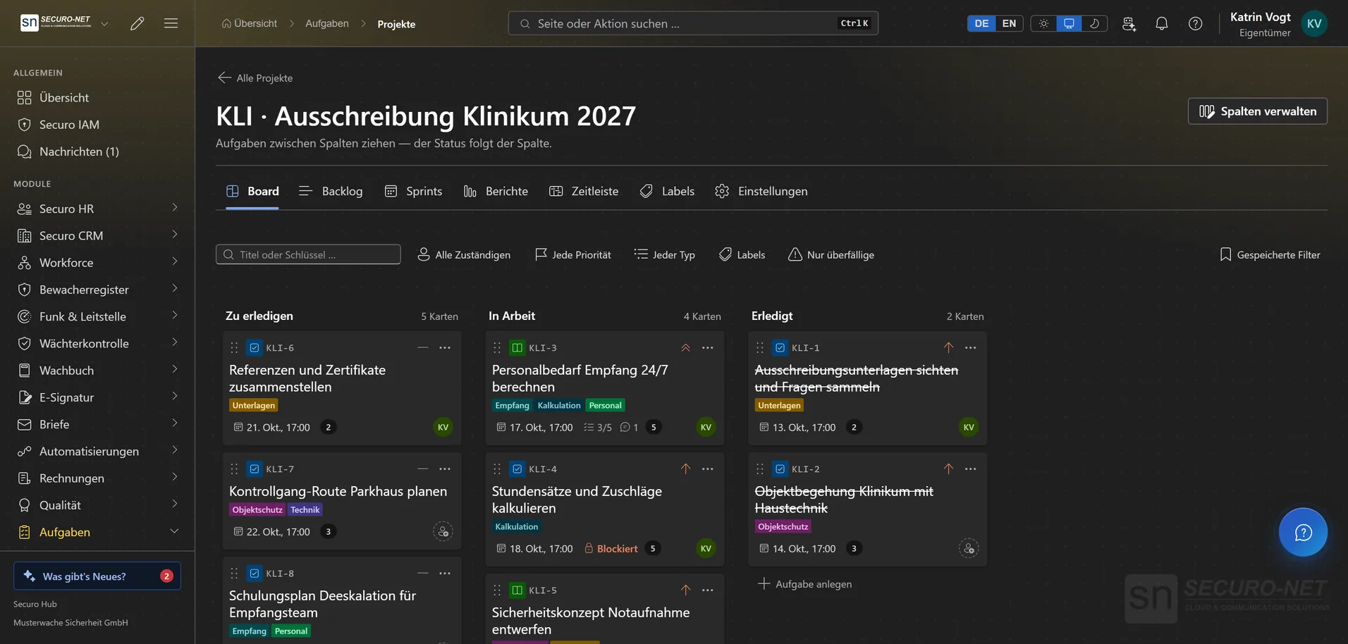 Kanban-Board des Projekts „Ausschreibung Klinikum 2027“ mit den Spalten Zu erledigen, In Arbeit und Erledigt und farbigen Labels.